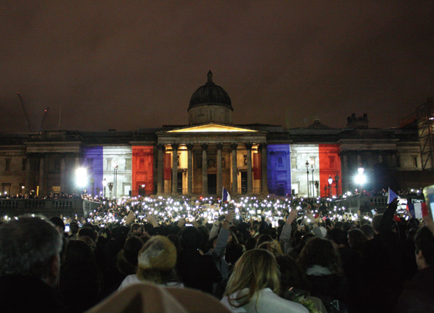 パリ同時多発テロを受けて、14日夜9時よりロンドンのトラファルガー広場で開催された平和集会